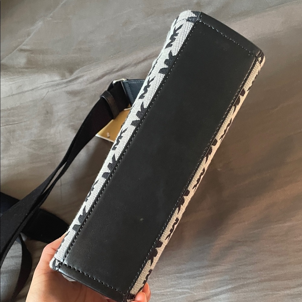 Michael Kors Black and Grey GiGi Small Messenger Bag - Picture 4 of 8